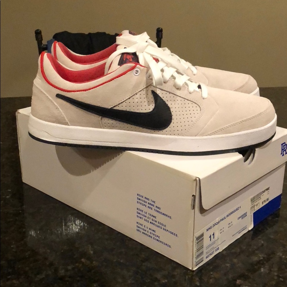 NWT Nike Zoom Low Top Sneakers! - Picture 1 of 7